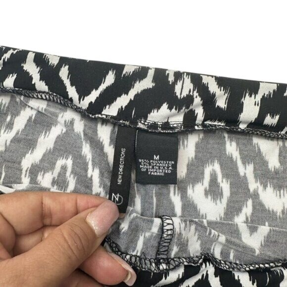 New Directions Women's SZ M- Black White Abstract Wide Leg Pant Pull On Stretch - Picture 2 of 10
